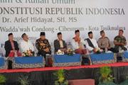 Tamu Pesantren - Prof. Dr. Arief Hidayat S.H., M.S. (Ketua MK)